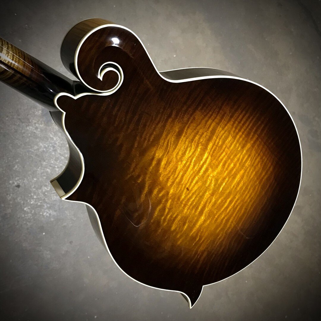 Happy Friday Folks!
&mdash;Mando Highlights&mdash;
Here's a Big Mon and an Archtop Octave that went out to dealers this week.

Big Mon #416&mdash;Full-bodied, Wide nut, jet black top, and a gorgeous 1pc back&mdash;Banjo Ben's General Store, Exeter, M